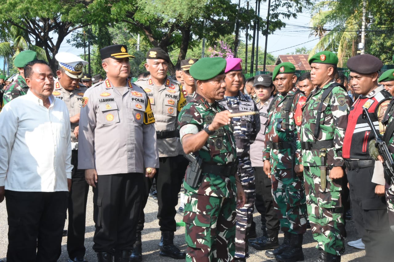 Danrem 161/Wira Sakti Pimpin Apel Gelar Pasukan di Lapangan Makorem 161/Wira Sakti