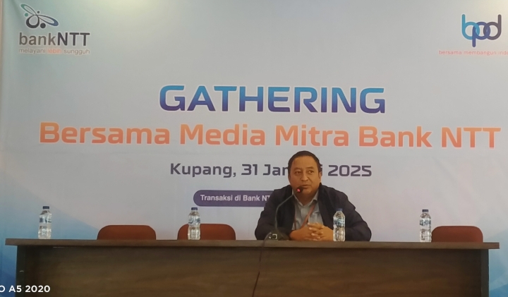Dukung UMKM, Bank NTT Wajibkan Karyawan Pakai Seragam Tenun Dua Kali Seminggu