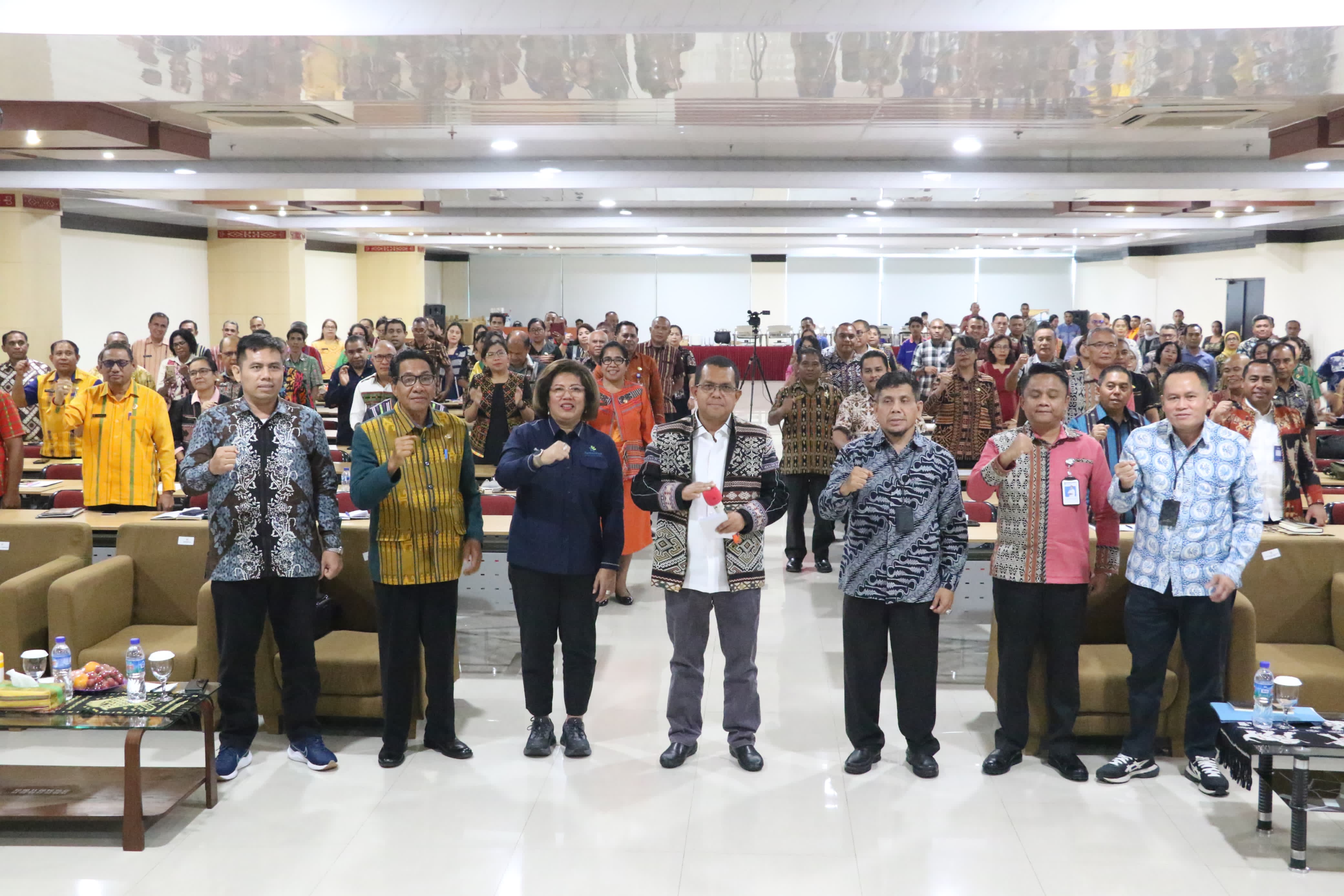 Gubernur Tekankan Junjung Profesionalitas Dalam Pengelolaan Koperasi Desa/Kelurahan Merah Putih