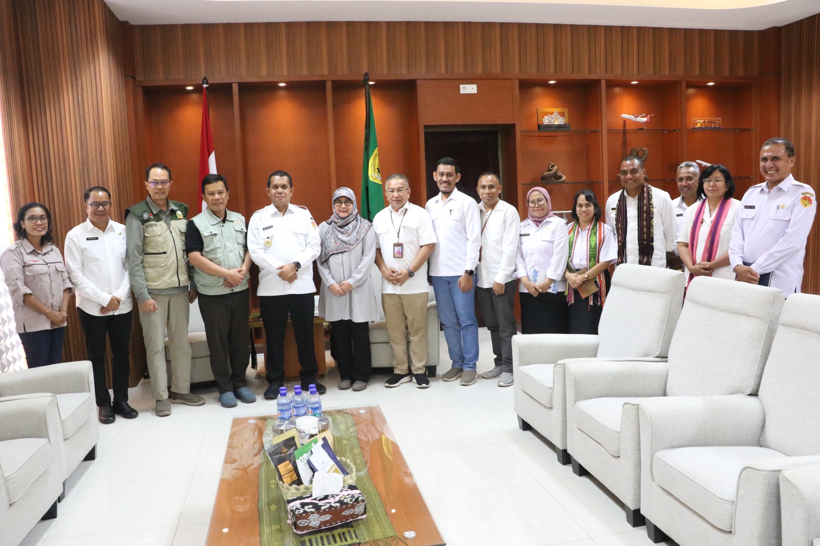 Gubernur NTT Terima Audiensi Korwil KKN UGM di NTT serta Ketua Pengda Kagama NTT