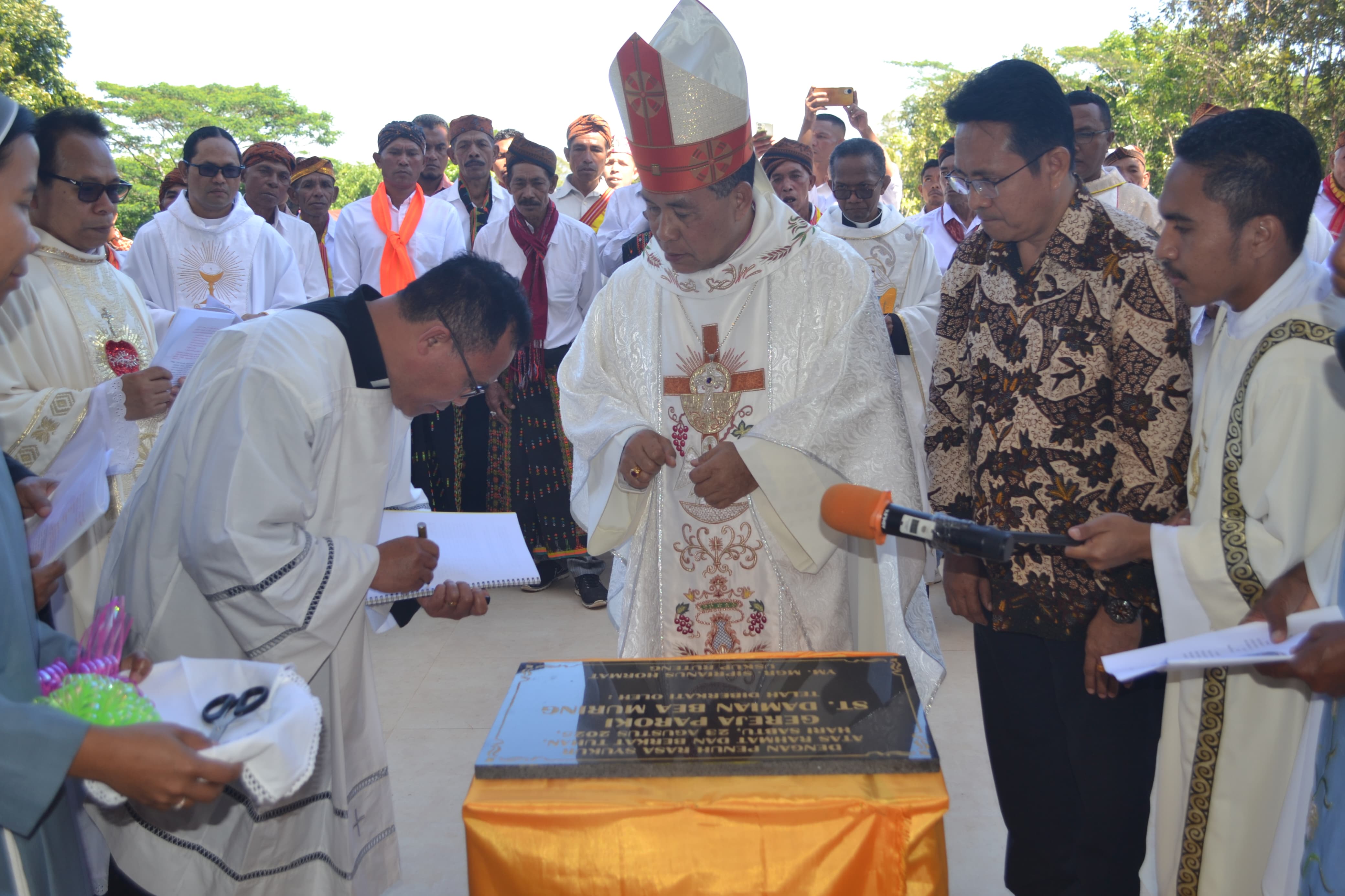 Sekretaris Dirjen Bimas Katolik Hadiri Peresmian Gereja St. Damian Bea Muring, Keuskupan Ruteng