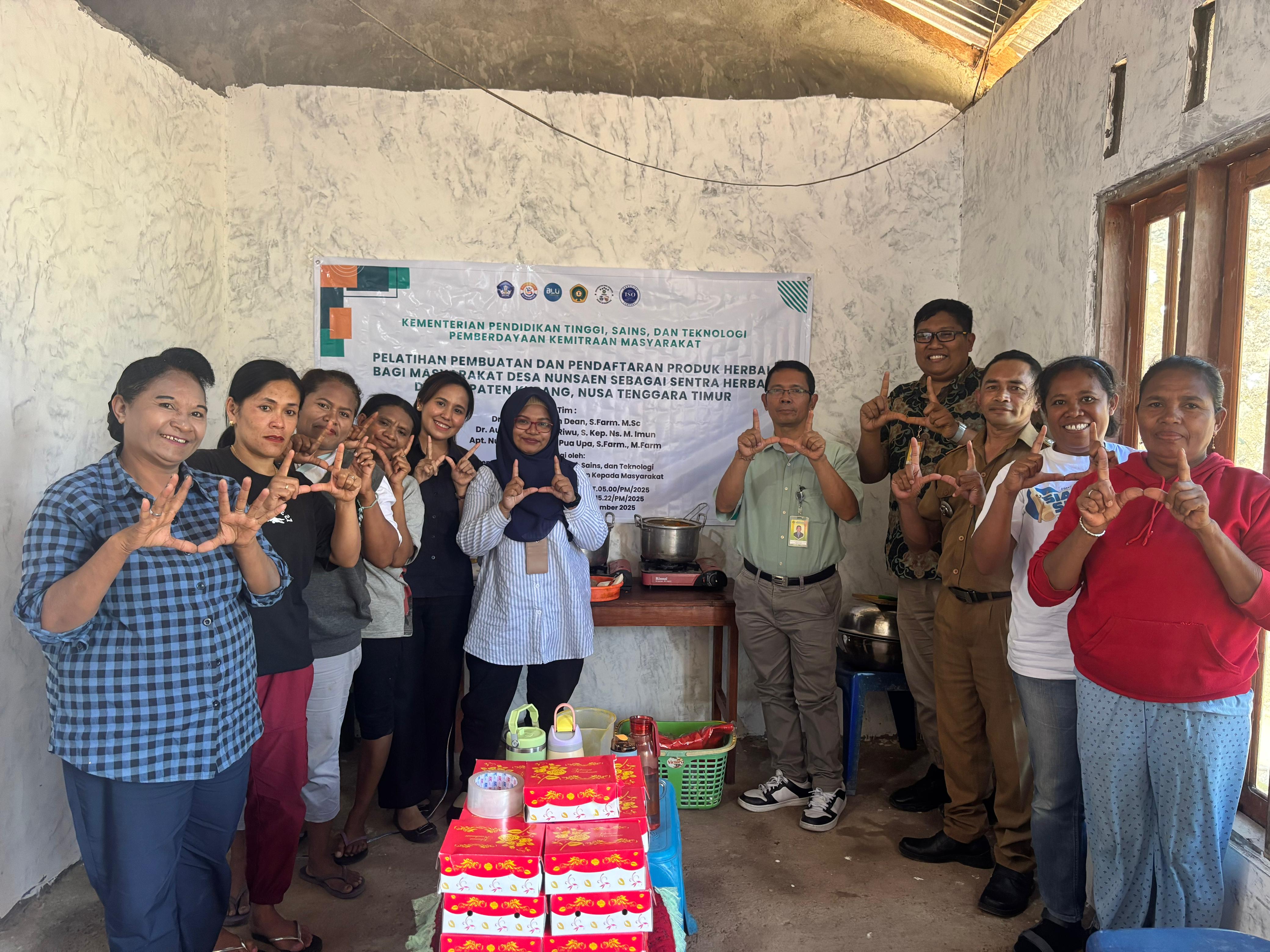 Dosen Undana Kupang Gelar Pelatihan Produk Herbal di Desa Nunsaen, Kabupaten Kupang Dorong Ekonomi Berbasis Potensi Lokal