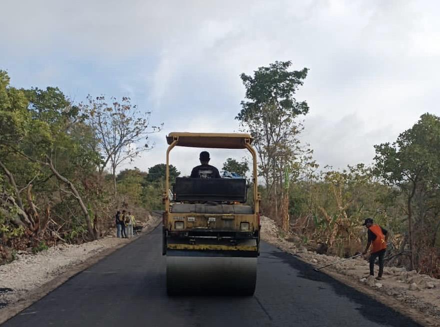 Progres Peningkatan Jalan Hurung–Ilepati–Demondei di Kabupaten Flotim Capai 45,46 Persen