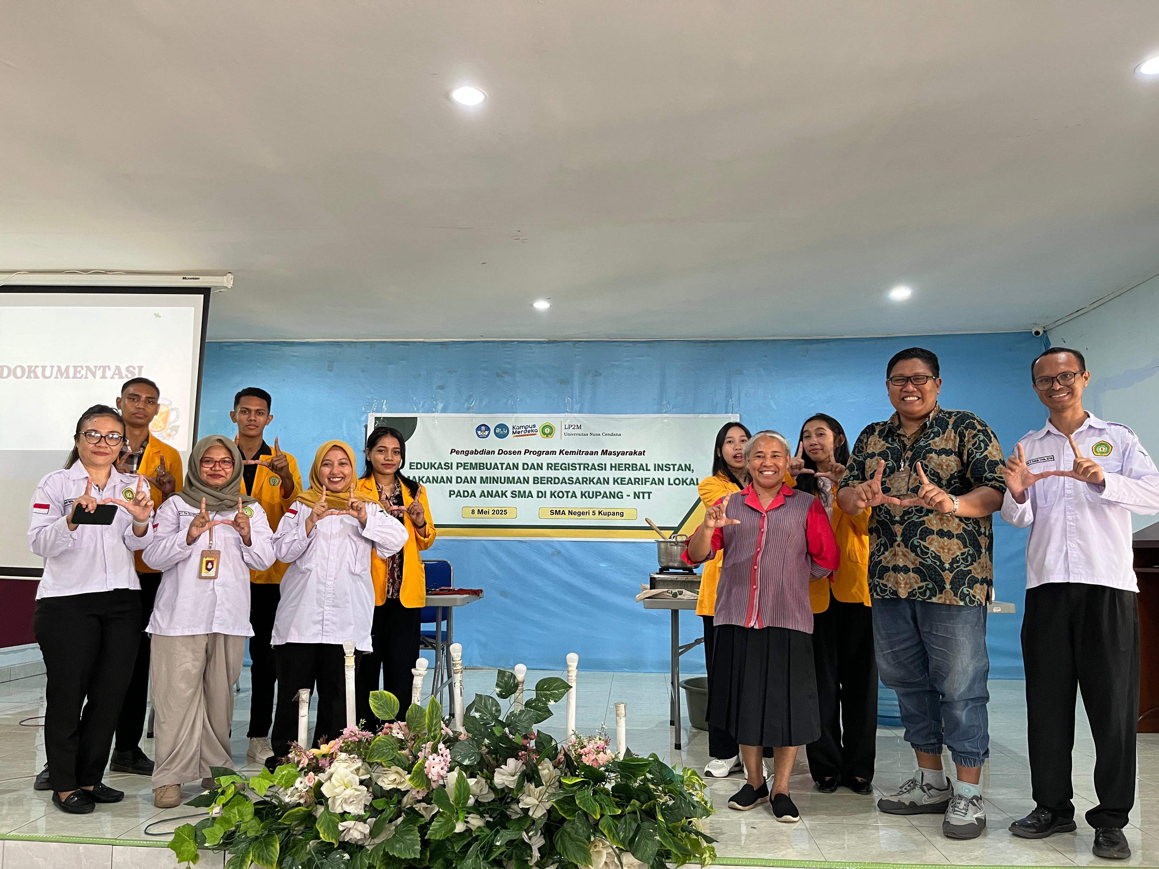 Tim Dosen Undana Gelar Edukasi Herbal Instan Berbasis Kearifan Lokal bagi Siswa SMA di Kupang
