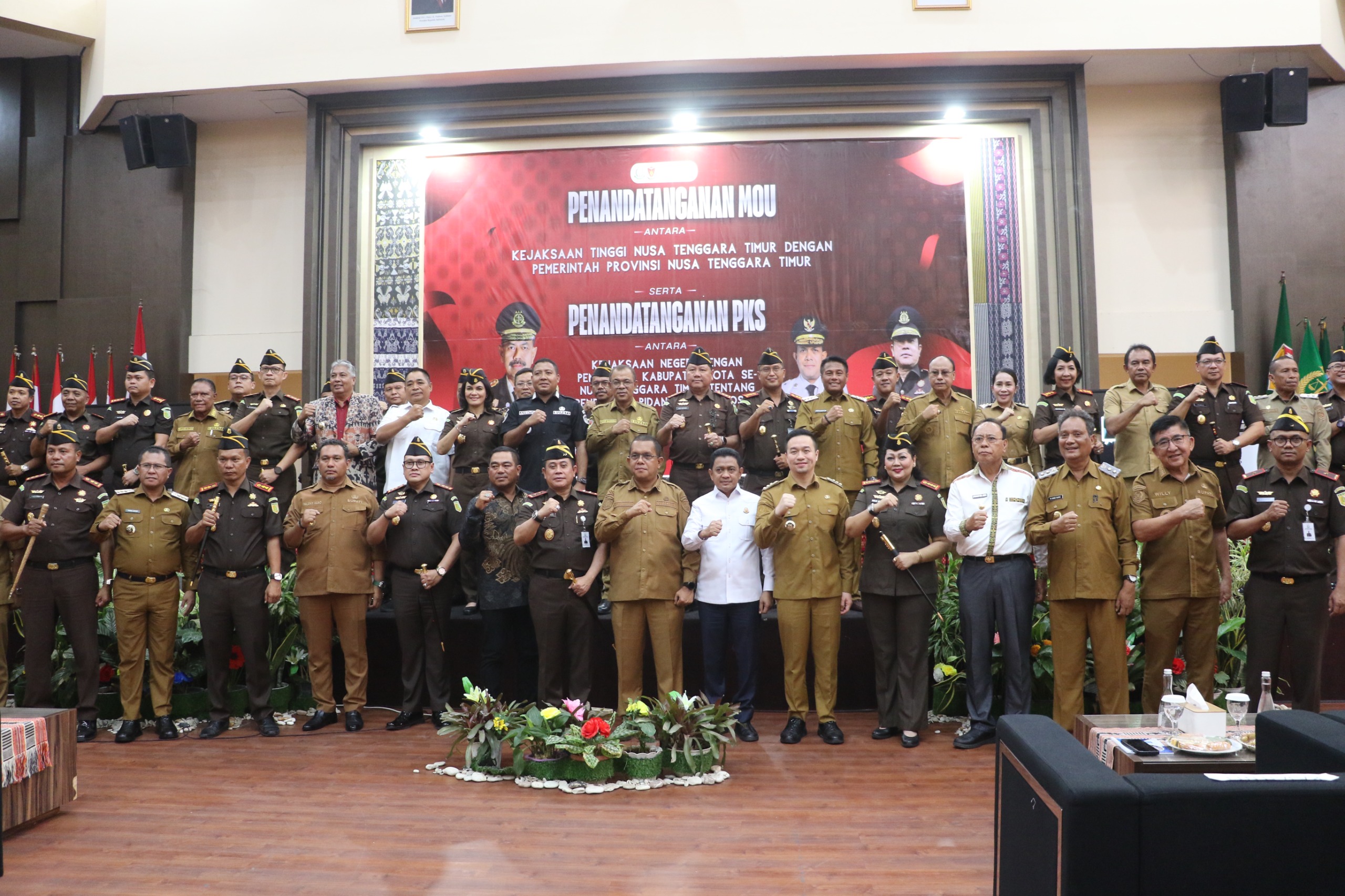 Teken MoU Penerapan Pidana Kerja Sosial bersama Kajati NTT, Gubernur Melki Laka Lena Dorong Penegakan Hukum Humanis