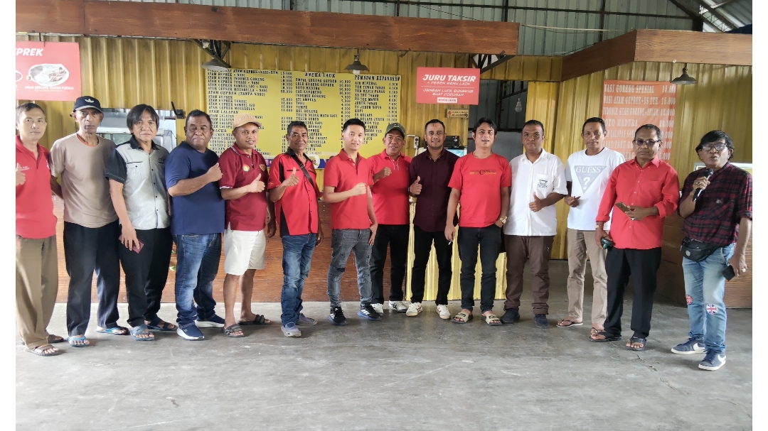 Meriahkan Tahun Baru Imlek 2026, Manajemen Ayam Geprek Juara Berbagi Kasih Bersama Komunitas Catur Kota Kupang