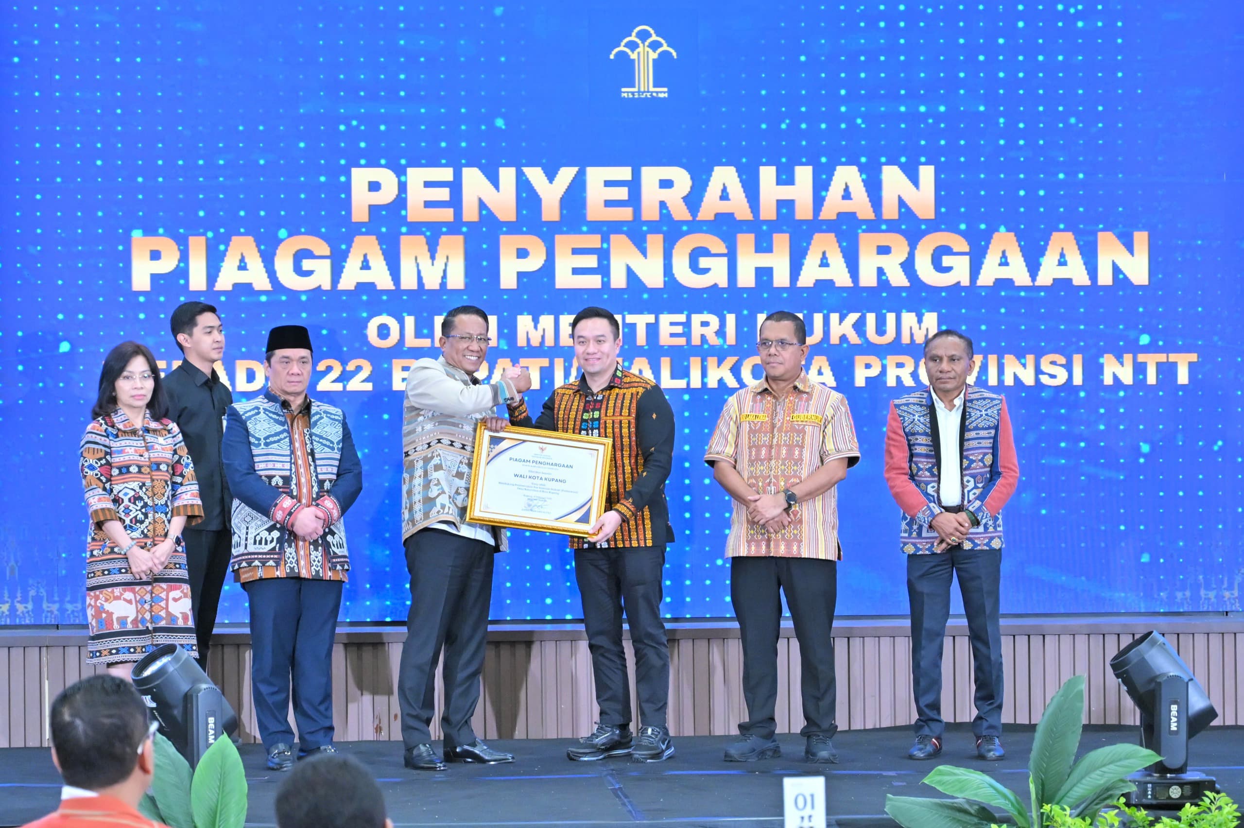 Wali Kota Kupang Terima Penghargaan Menteri Hukum RI atas Dukungan Pembentukan Posbankum di Kelurahan