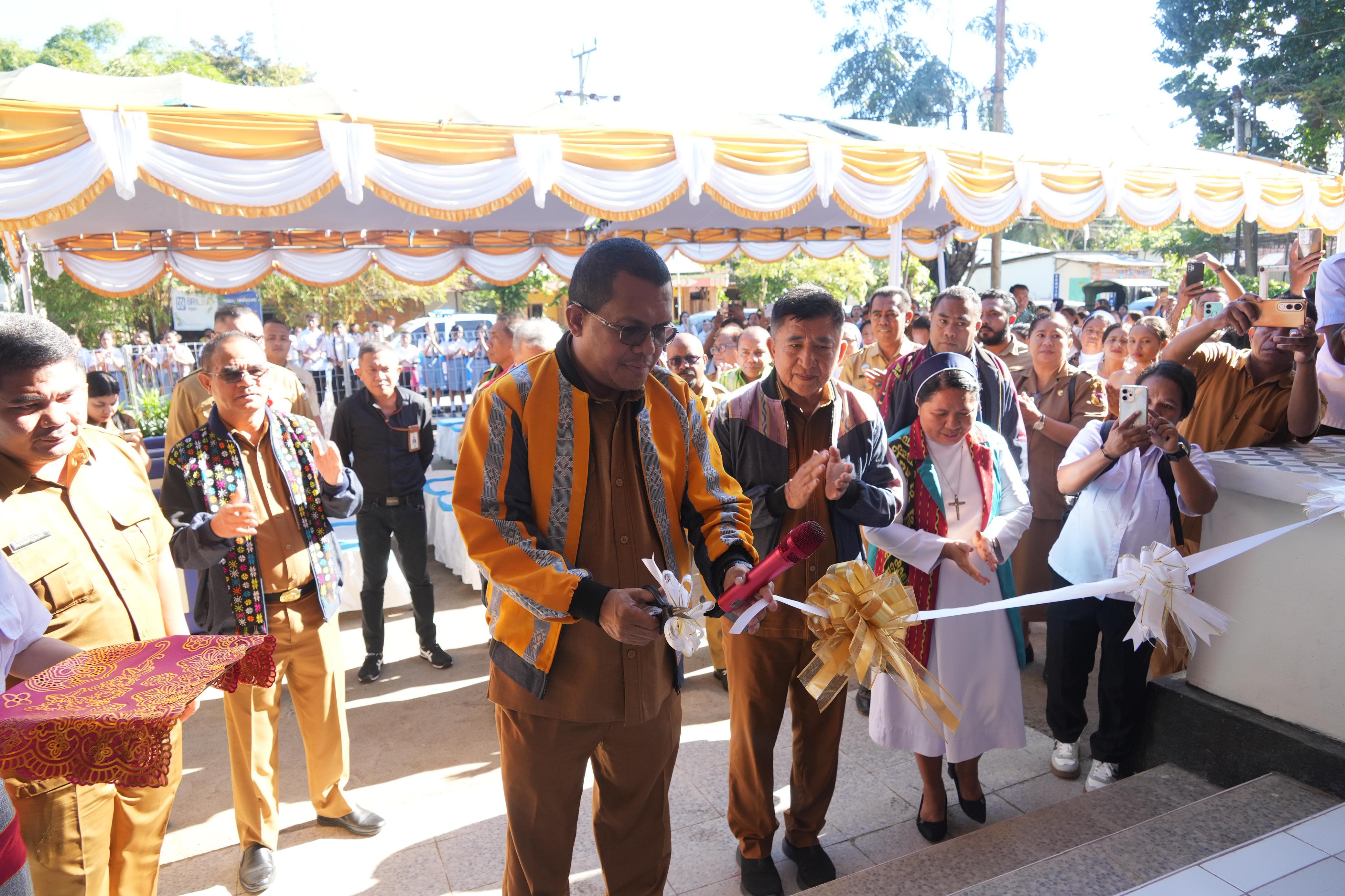 Gubernur Melki Laka Lena Resmikan Dapur Flobamorata SMK Katolik Kusuma di Belu