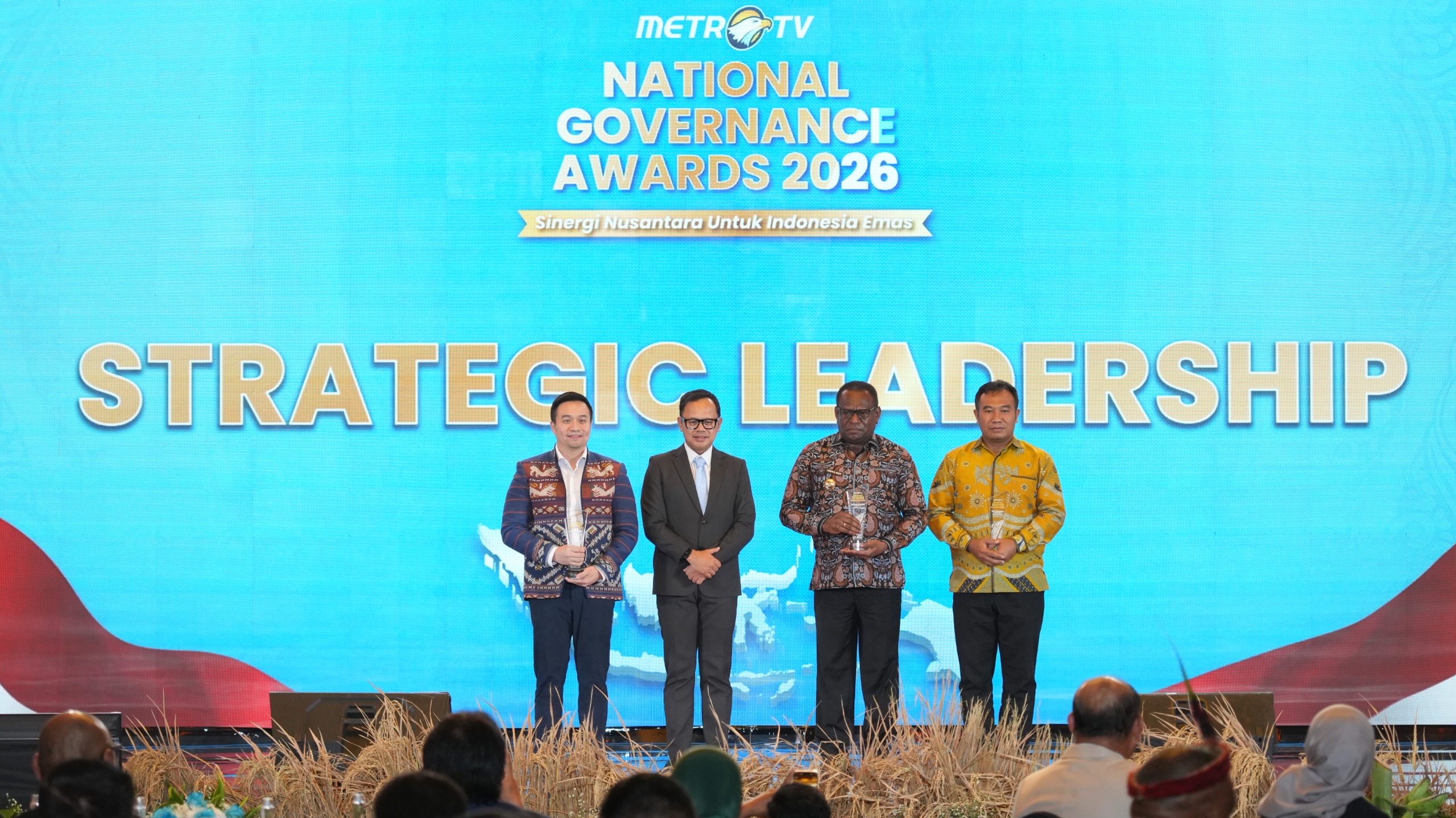Wali Kota Kupang Terima Penghargaan Top Strategic Leadership dari Media Group