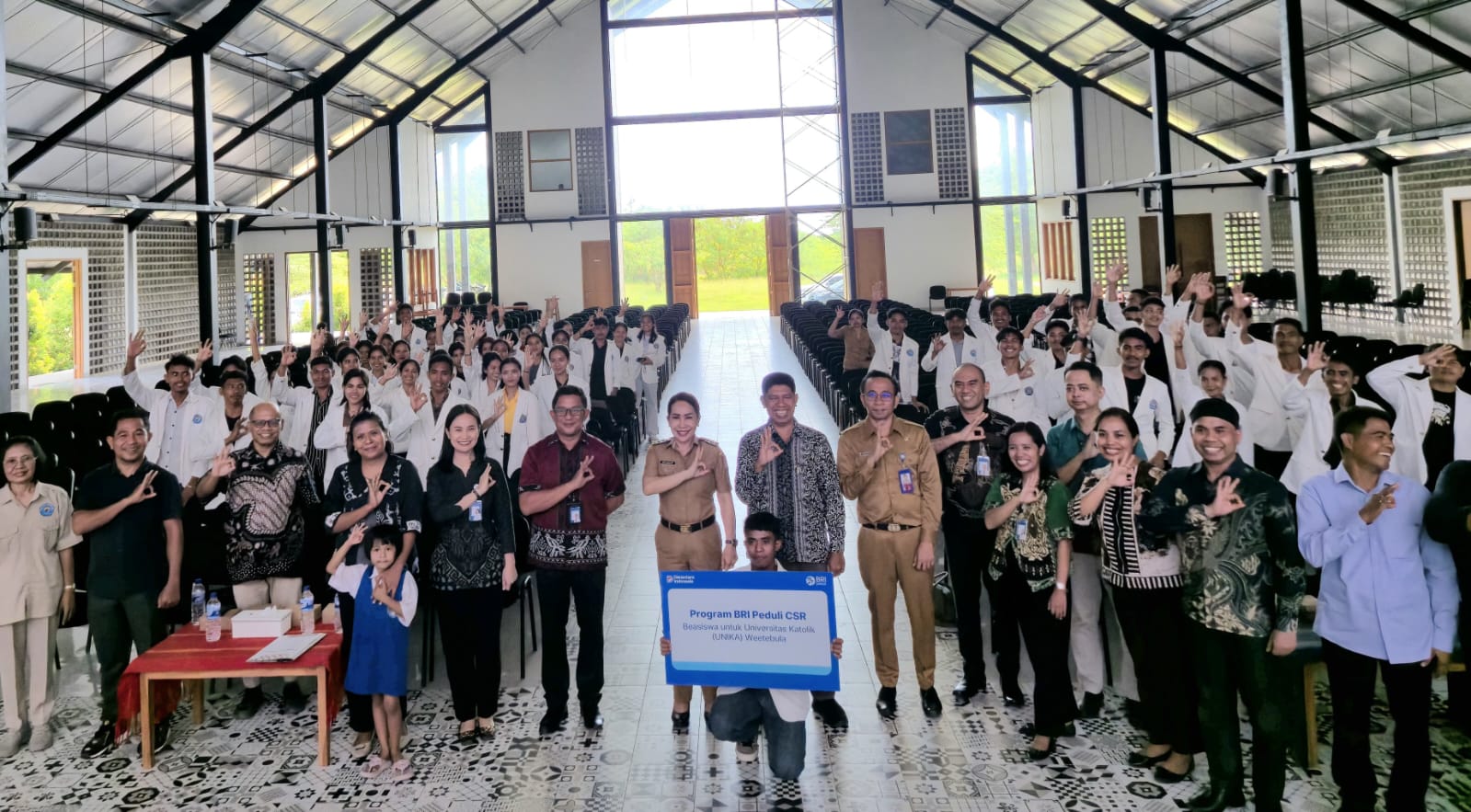 Dukung Peningkatan Kualitas Pendidikan di Daerah, BRI Peduli Salurkan Beasiswa Pendidikan bagi 59 Mahasiswa UNIKA Weetebula