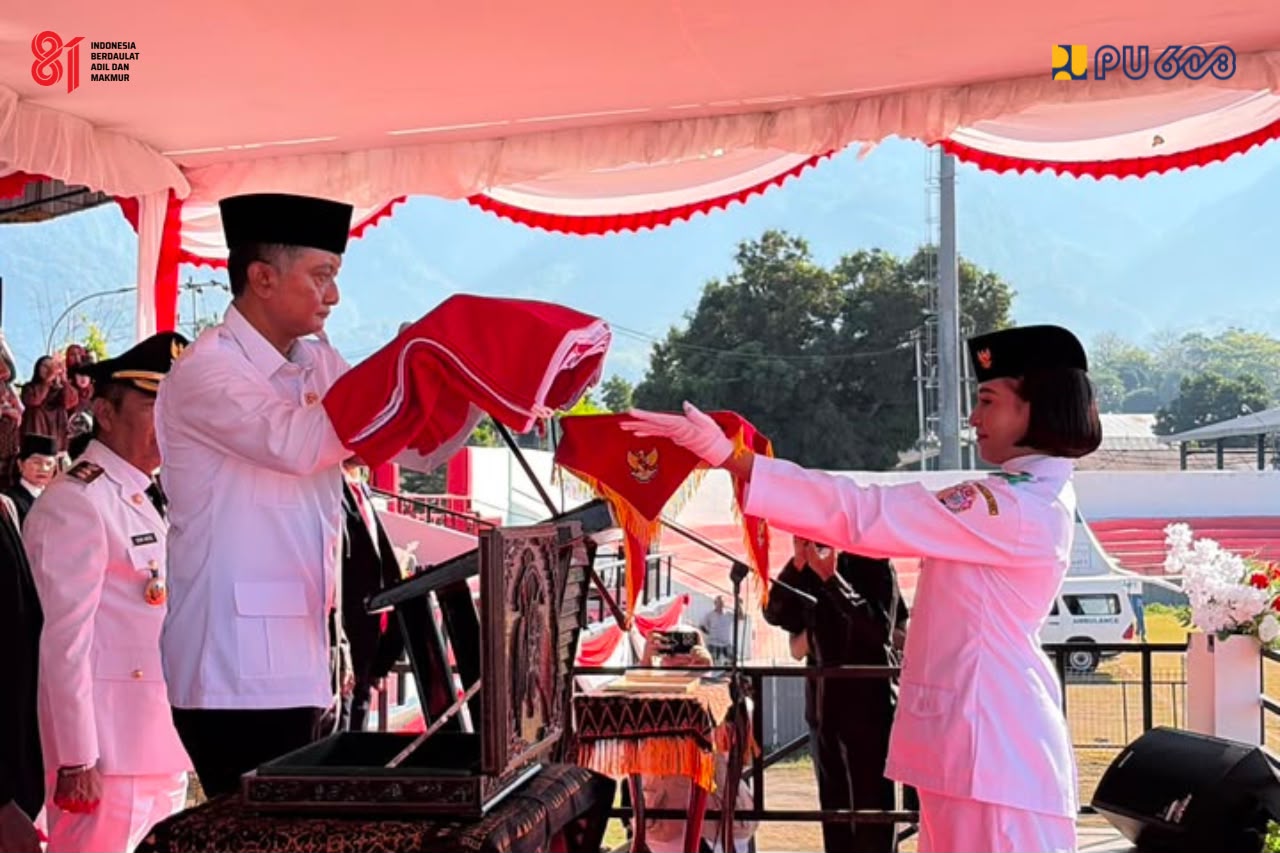 Di Tengah Penanganan Gempa, Menteri Pekerjaan Umum Pimpin Upacara HUT ke-81 Kemerdekaan RI di Ende
