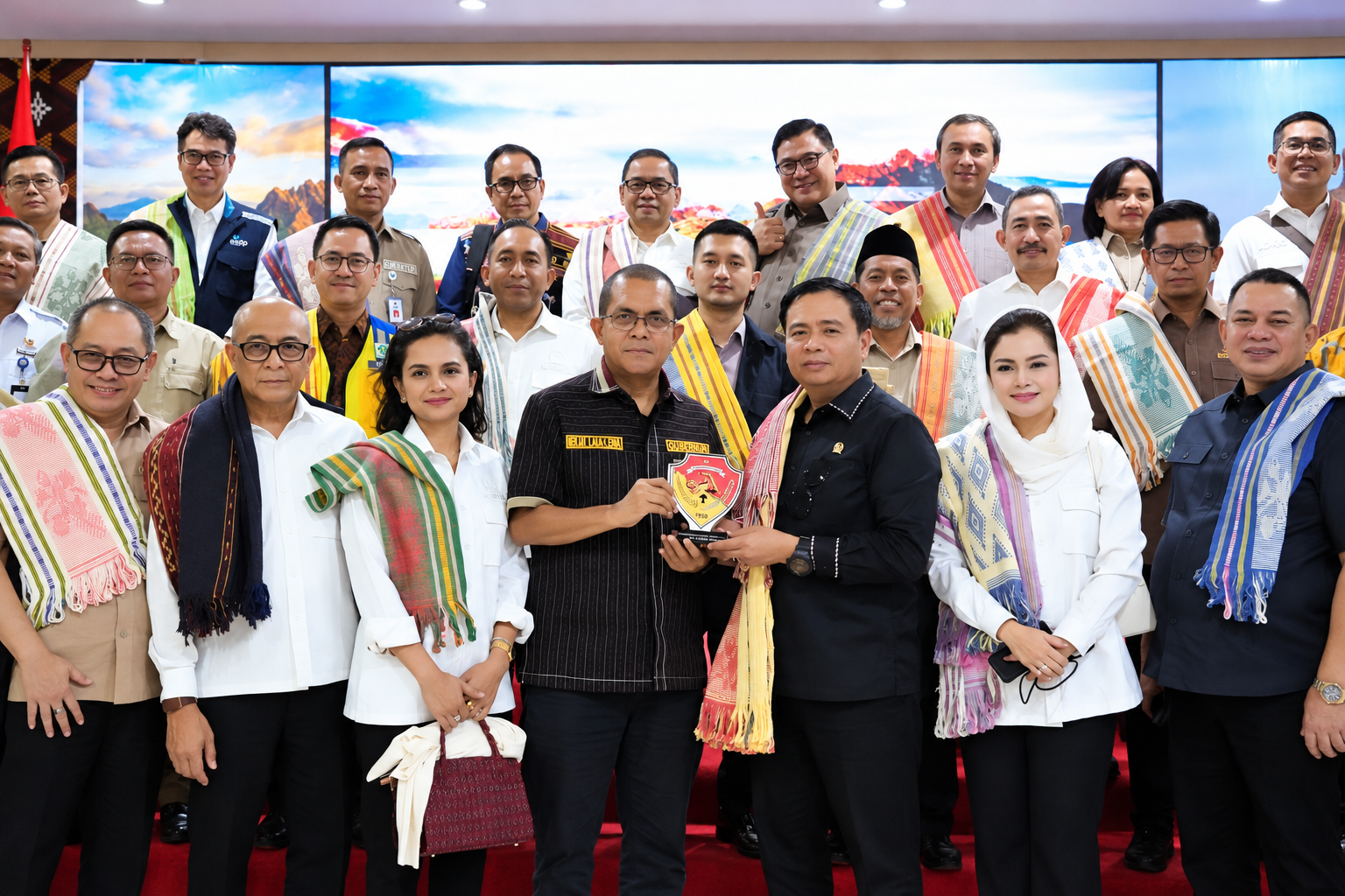 Gubernur NTT dan Komisi V DPR RI Perkuat Percepatan Pemulihan Infrastruktur Flores Pasca Bencana